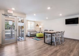 WoodSpring Suites Doral Miami Airport 3
