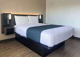 Motel 6 Tulare, CA 3
