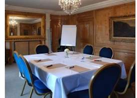Crown House Hotel 4