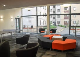 JOIVY Budget 4,5 and 6 bed private flats, in Historic Old Town - Adults Only 3