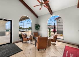 Econo Lodge Belton 5
