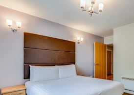Roomzzz Leeds Headingley 5
