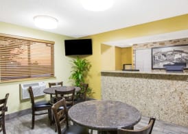 Super 8 by Wyndham Nampa 2