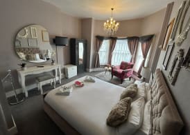 The Lyndhurst Guest house 2