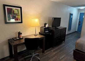 Quality Inn & Suites Banquet Center 5