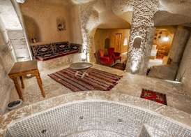 Caldera Cave Hotel 3