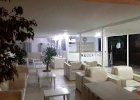 Anita Kemer Noch Hotel 3