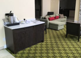 Days Inn & Suites by Wyndham Rochester Hills MI 2