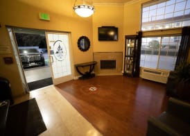 Mid City Inn and Suites 3