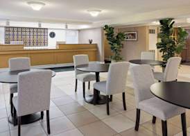 La Quinta Inn by Wyndham Pittsburgh Airport 4