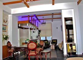 Fly inn Hotel Lounge & Nezzo Restaurant 2
