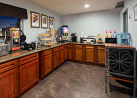 Blythe Hotel 4