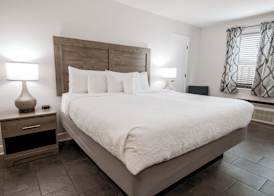 Oceanfront Litchfield Inn 3
