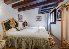 Gondola Luxury - Campo Santi Filippo e Giacomo by Wonderful Italy 5