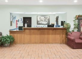 Super 8 by Wyndham Monett 2