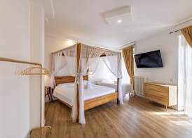 Domino Hotel 5