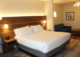 Holiday Inn Express & Suites MANSFIELD by IHG 5