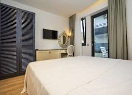 Channel Suites 4