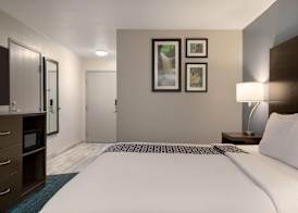 La Quinta Inn & Suites by Wyndham Peru Starved Rock St Park 5