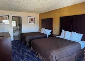 GuestPlace Inn & Suites 2