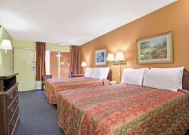 Days Inn by Wyndham Benson 4