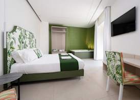Blue Sky Luxury Palace 5