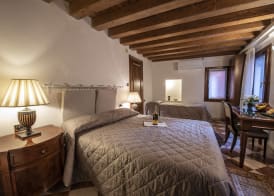 Anzolo Palace - Rooms & Apartments 4