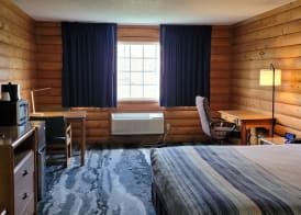 Days Inn & Suites by Wyndham Williamsburg IA North 5