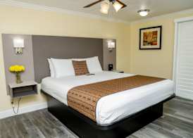 Silver Surf Motel 4