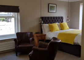 The Bowes Hotel 4