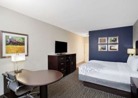La Quinta by Wyndham Palestine 5