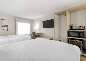 Best Western Plus Sugar Land-Stafford 5