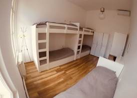 Lovecroatia Zagreb-'Paxnest' HOSTEL, No party! Cozy and quiet! Separated Men and women's Dormitory and Shower room! Indoor shoes provided! Lower beds with curtains for privacy! No 6-10 person rooms! M 5