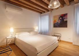 The Lion's House APT4 3
