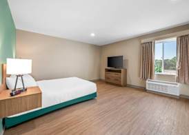 ECHO Suites Extended Stay By Wyndham Naples 4