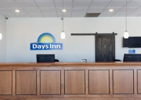 Days Inn & Suites by Wyndham Lancaster Amish Country 2
