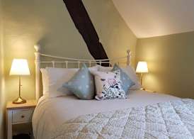 Cruck Cottage - Gorgeous 300 Year Old Cottage Mins from North Yorkshire Moors, Steam Trains and Picturesque Pickering 4