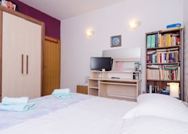 Leo's Room 5
