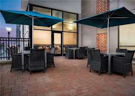 Hampton Inn & Suites Omaha-Downtown 4