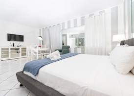 Collins Beach Apartments 4
