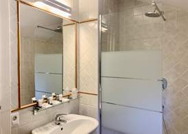 Sourire Hotel 5
