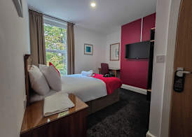 Hullywood Rooms 3