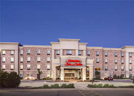Hampton Inn & Suites West Bend 3