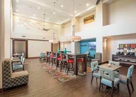 Hampton Inn & Suites Dayton-Airport 3
