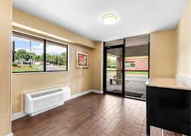 Econo Lodge Charlotte Airport 5