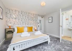 Morleys Rooms - Located in the heart of Hurstpierpoint by Huluki Sussex Stays 5