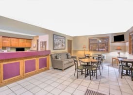 Super 8 by Wyndham Christiansburg/Blacksburg Area 2