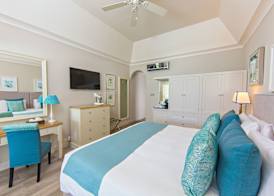 Blue Waters Resort and Spa 5