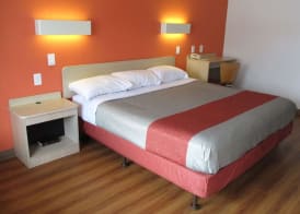 Travelodge by Wyndham Lansing 4