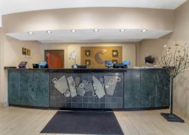 Comfort Suites Pittsburgh Airport 4